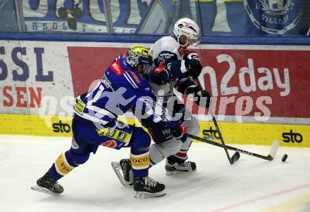 EBEL. Eishockey Bundesliga. EC VSV gegen Fehervar AV19.  Layne Viveiros,  (VSV),  Istvan Bartalis   (Fehervar). Villach, am 28.12.2023
Foto: Kuess
www.qspictures.net
---
pressefotos, pressefotografie, kuess, qs, qspictures, sport, bild, bilder, bilddatenbank
