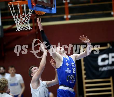 Basketball 2. Liga 2023/2024. Grunddurchgang 12. Runde.  KOS gegen Kufstein Towers.  Andi Smrtnik  (KOS),  Justin Sedlak  (Kufstein Towers). Klagenfurt, am 13.1.2024.
Foto: Kuess
www.qspictures.net
---
pressefotos, pressefotografie, kuess, qs, qspictures, sport, bild, bilder, bilddatenbank