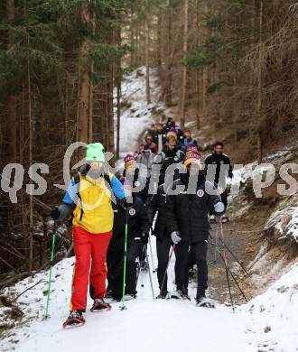 Fussball Bundesliga. Teambuilding SK Austria KLagenfurt. Schneeschuhwandern.  Solomon Bonnah . Bad Kleinkirchheim, am 14.1.2024.
Foto: Kuess
www.qspictures.net
---
pressefotos, pressefotografie, kuess, qs, qspictures, sport, bild, bilder, bilddatenbank