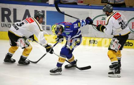 EBEL. Eishockey Bundesliga. EC VSV gegen HC Pustertal Woelfe.   Andrew Desjardins,   (VSV),    Joel Messner, Matthias Mantinger (Pustertal). Villach, am 19.1.2024.
Foto: Kuess
www.qspictures.net
---
pressefotos, pressefotografie, kuess, qs, qspictures, sport, bild, bilder, bilddatenbank