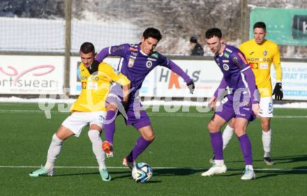 Fussball Testspiel. SK Austria Klagenfurt gegen NK Bravo.  Sebastian Guerra Soto, Andrew Irving  (Klagenfurt). Moosburg, am 20.1.2024.
Foto: Kuess
www.qspictures.net
---
pressefotos, pressefotografie, kuess, qs, qspictures, sport, bild, bilder, bilddatenbank