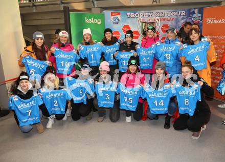 Snowboard Weltcup. Startnummernauslosung.  Claudia Riegler, Daniela Ulbing, Sabine Schoeffmann . KLagenfurt, am 26.1.2024.
Foto: Kuess
www.qspictures.net
---
pressefotos, pressefotografie, kuess, qs, qspictures, sport, bild, bilder, bilddatenbank