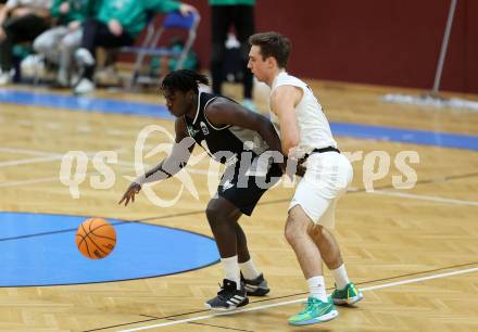 Basketball 2. Liga 2023/2024. Grunddurchgang 16. Runde.  KOS gegen RAIDERS Tirol.   Niklas Michel (KOS),   Dennis Acheampong (Tirol). Klagenfurt, am 3.2.2024.
Foto: Kuess
www.qspictures.net
---
pressefotos, pressefotografie, kuess, qs, qspictures, sport, bild, bilder, bilddatenbank