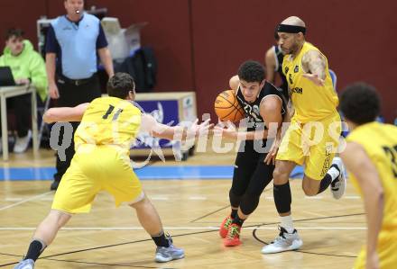 Basketball 2. Bundesliga. Woerthersee Piraten gegen Basket Flames. Shawn L. Ray (Piraten), Enzo Jantzen (Basket Flames). Klagenfurt, am 4.2.2024.
Foto: Kuess
---
pressefotos, pressefotografie, kuess, qs, qspictures, sport, bild, bilder, bilddatenbank