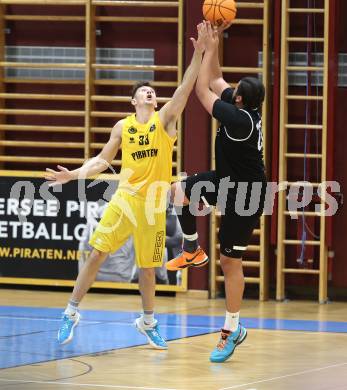 Basketball 2. Bundesliga. Woerthersee Piraten gegen Basket Flames. Simon Finzgar (Piraten), Dennis Ugodi (Basket Flames). Klagenfurt, am 4.2.2024.
Foto: Kuess
---
pressefotos, pressefotografie, kuess, qs, qspictures, sport, bild, bilder, bilddatenbank