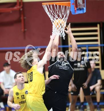 Basketball 2. Bundesliga. Woerthersee Piraten gegen Basket Flames. Emilio Rozmann (Piraten), Dennis Ugodi  (Basket Flames). Klagenfurt, am 4.2.2024.
Foto: Kuess
---
pressefotos, pressefotografie, kuess, qs, qspictures, sport, bild, bilder, bilddatenbank
