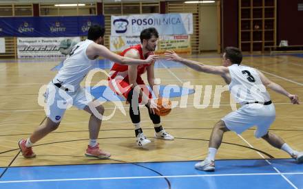 Basketball 2. Liga 2023/2024. Grunddurchgang 17. Runde.  KOS gegen Upper Austrian Ballers   Veljko Dena, Niklas Michel (KOS),  Petar Nemcec  (Austrian Ballers). Klagenfurt, am 10.2.2024.
Foto: Kuess

---
pressefotos, pressefotografie, kuess, qs, qspictures, sport, bild, bilder, bilddatenbank