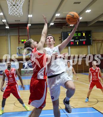 Basketball 2. Liga 2023/2024. Grunddurchgang 17. Runde.  KOS gegen Upper Austrian Ballers   Andi Smrtnik (KOS), Valentin Pils   (Austrian Ballers). Klagenfurt, am 10.2.2024.
Foto: Kuess

---
pressefotos, pressefotografie, kuess, qs, qspictures, sport, bild, bilder, bilddatenbank