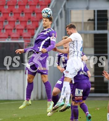 Fussball Bundesliga. SK Austria Klagenfurt gegen FC Blau Weiss Linz.  Thorsten Mahrer, (Klagenfurt),   Lukas Tursch (Linz).  Klagenfurt, am 25.2.2024.
Foto: Kuess
www.qspictures.net
---
pressefotos, pressefotografie, kuess, qs, qspictures, sport, bild, bilder, bilddatenbank