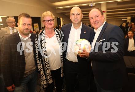 Fussball. Jahreshauptversammlung Kaerntner Fussballverband... Thomas Jank, Tamara Krammer,   Martin Mutz, Gerhardd Engl..  Klagenfurt, am 15.3.2024.
Foto: Kuess
---
pressefotos, pressefotografie, kuess, qs, qspictures, sport, bild, bilder, bilddatenbank