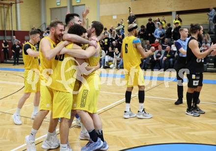 Basketball 2. Liga 2023/2024. Playoffs. VF-033.  Woerthersee Piraten gegen Guessing Blackbirds.  Jubel  (Piraten).. Klagenfurt, am 16.3.2024.
Foto: Kuess

---
pressefotos, pressefotografie, kuess, qs, qspictures, sport, bild, bilder, bilddatenbank