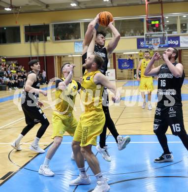 Basketball 2. Liga 2023/2024. Playoffs. VF-033.  Woerthersee Piraten gegen Guessing Blackbirds.  Daniel Filipovic  (Piraten),  Christoph Astl   (Guessing). Klagenfurt, am 16.3.2024.
Foto: Kuess

---
pressefotos, pressefotografie, kuess, qs, qspictures, sport, bild, bilder, bilddatenbank