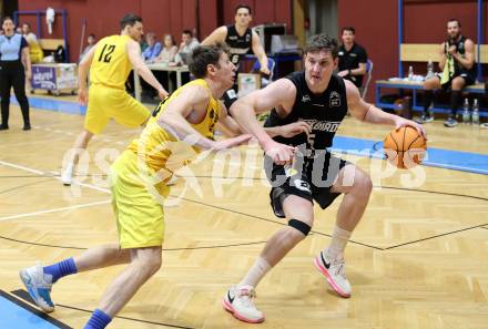 Basketball 2. Liga 2023/2024. Playoffs. VF-033.  Woerthersee Piraten gegen Guessing Blackbirds.  Simon Finzgar  (Piraten),  Sebastian Koch   (Guessing). Klagenfurt, am 16.3.2024.
Foto: Kuess

---
pressefotos, pressefotografie, kuess, qs, qspictures, sport, bild, bilder, bilddatenbank