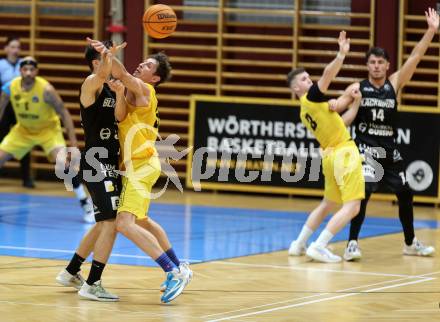 Basketball 2. Liga 2023/2024. Playoffs. VF-033.  Woerthersee Piraten gegen Guessing Blackbirds.  Simon Finzgar  (Piraten),   Jakob Ernst (Guessing). Klagenfurt, am 16.3.2024.
Foto: Kuess

---
pressefotos, pressefotografie, kuess, qs, qspictures, sport, bild, bilder, bilddatenbank