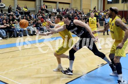 Basketball 2. Liga 2023/2024. Playoffs. VF-033.  Woerthersee Piraten gegen Guessing Blackbirds.   Jan-Arne Apschner (Piraten),   Thomas Knor (Guessing). Klagenfurt, am 16.3.2024.
Foto: Kuess

---
pressefotos, pressefotografie, kuess, qs, qspictures, sport, bild, bilder, bilddatenbank