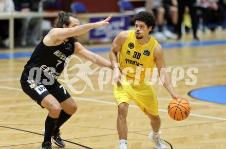Basketball 2. Liga 2023/2024. Playoffs. VF-033.  Woerthersee Piraten gegen Guessing Blackbirds.   Marcus Holyfield (Piraten),  Florian Poecksteiner  (Guessing). Klagenfurt, am 16.3.2024.
Foto: Kuess

---
pressefotos, pressefotografie, kuess, qs, qspictures, sport, bild, bilder, bilddatenbank