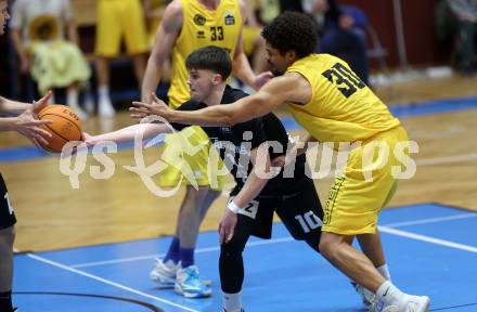 Basketball 2. Liga 2023/2024. Playoffs. VF-033.  Woerthersee Piraten gegen Guessing Blackbirds.  Marcus Holyfield  (Piraten),   Tobias Kopcsandy (Guessing). Klagenfurt, am 16.3.2024.
Foto: Kuess

---
pressefotos, pressefotografie, kuess, qs, qspictures, sport, bild, bilder, bilddatenbank