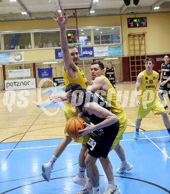 Basketball 2. Liga 2023/2024. Playoffs. VF-033.  Woerthersee Piraten gegen Guessing Blackbirds.  Daniel Filipovic,  Jan-Arne Apschner (Piraten),  Thomas Linzer  (Guessing). Klagenfurt, am 16.3.2024.
Foto: Kuess

---
pressefotos, pressefotografie, kuess, qs, qspictures, sport, bild, bilder, bilddatenbank