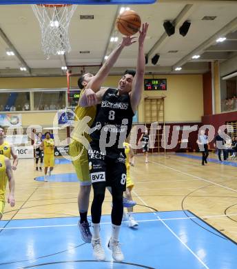 Basketball 2. Liga 2023/2024. Playoffs. VF-033.  Woerthersee Piraten gegen Guessing Blackbirds.  Andreas Nuck  (Piraten),  Bernhard Koch  (Guessing). Klagenfurt, am 16.3.2024.
Foto: Kuess

---
pressefotos, pressefotografie, kuess, qs, qspictures, sport, bild, bilder, bilddatenbank