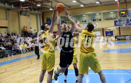 Basketball 2. Liga 2023/2024. Playoffs. SF-1.  Woerthersee Piraten gegen Union Deutsch Wagram Alligators.  Marin Sliskovic, Jan-Arne Apschner,   (Piraten),  Vitalii Shorstkiy  (Deutsch Wagram). Klagenfurt, am 23.3.2024.
Foto: Kuess

---
pressefotos, pressefotografie, kuess, qs, qspictures, sport, bild, bilder, bilddatenbank