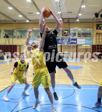 Basketball 2. Liga 2023/2024. Playoffs. SF-1.  Woerthersee Piraten gegen Union Deutsch Wagram Alligators.  Jan-Arne Apschner (Piraten), Matej Drgon   (Deutsch Wagram). Klagenfurt, am 23.3.2024.
Foto: Kuess

---
pressefotos, pressefotografie, kuess, qs, qspictures, sport, bild, bilder, bilddatenbank