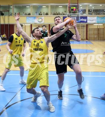 Basketball 2. Liga 2023/2024. Playoffs. SF-1.  Woerthersee Piraten gegen Union Deutsch Wagram Alligators.  Jan-Arne Apschner (Piraten), Matej Drgon   (Deutsch Wagram). Klagenfurt, am 23.3.2024.
Foto: Kuess

---
pressefotos, pressefotografie, kuess, qs, qspictures, sport, bild, bilder, bilddatenbank