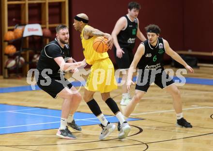 Basketball 2. Liga 2023/2024. Playoffs. SF-1.  Woerthersee Piraten gegen Union Deutsch Wagram Alligators.   Shawn L. Ray (Piraten),  Matej Drgon  (Deutsch Wagram). Klagenfurt, am 23.3.2024.
Foto: Kuess

---
pressefotos, pressefotografie, kuess, qs, qspictures, sport, bild, bilder, bilddatenbank