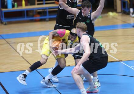 Basketball 2. Liga 2023/2024. Playoffs. SF-3.  Woerthersee Piraten gegen Union Deutsch Wagram Alligators.  Shawn L. Ray  (Piraten),  Luis Goed, Daniel Schuch  (Deutsch Wagram). Klagenfurt, am 6.4.2024.
Foto: Kuess
---
pressefotos, pressefotografie, kuess, qs, qspictures, sport, bild, bilder, bilddatenbank