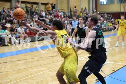 Basketball 2. Liga 2023/2024. Playoffs. SF-3.  Woerthersee Piraten gegen Union Deutsch Wagram Alligators.  Marcus Holyfield  (Piraten),  Vitali Shorstkiy  (Deutsch Wagram). Klagenfurt, am 6.4.2024.
Foto: Kuess
---
pressefotos, pressefotografie, kuess, qs, qspictures, sport, bild, bilder, bilddatenbank