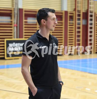 Basketball 2. Liga 2023/2024. Playoffs. SF-3.  Woerthersee Piraten gegen Union Deutsch Wagram Alligators.    Trainer Lukas Hofer  (Deutsch Wagram). Klagenfurt, am 6.4.2024.
Foto: Kuess
---
pressefotos, pressefotografie, kuess, qs, qspictures, sport, bild, bilder, bilddatenbank