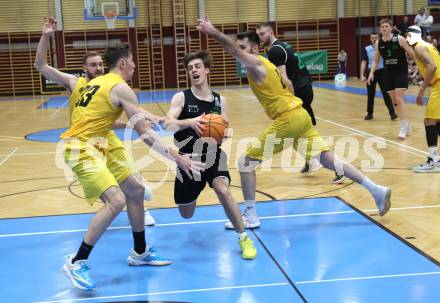 Basketball 2. Liga 2023/2024. Playoffs. SF-3.  Woerthersee Piraten gegen Union Deutsch Wagram Alligators.  Simon Finzgar, Marin Sliskovic  (Piraten),   Simon Marek (Deutsch Wagram). Klagenfurt, am 6.4.2024.
Foto: Kuess
---
pressefotos, pressefotografie, kuess, qs, qspictures, sport, bild, bilder, bilddatenbank