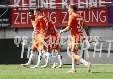 Fussball Bundesliga. SK Austria Klagenfurt gegen TSV Egger Glas Hartberg.  Torjubel Maximilian Entrup, Dominik Prokop (Hartberg).  Klagenfurt, am 7.4.2024.
Foto: Kuess
www.qspictures.net
---
pressefotos, pressefotografie, kuess, qs, qspictures, sport, bild, bilder, bilddatenbank