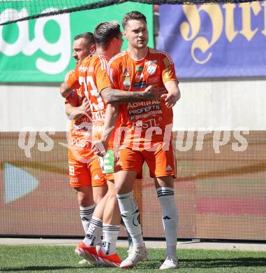 Fussball Bundesliga. SK Austria Klagenfurt gegen TSV Egger Glas Hartberg.  Torjubel Maximilian Entrup, Juergen Heil, Dominik Frieser  (Hartberg).  Klagenfurt, am 7.4.2024.
Foto: Kuess
www.qspictures.net
---
pressefotos, pressefotografie, kuess, qs, qspictures, sport, bild, bilder, bilddatenbank