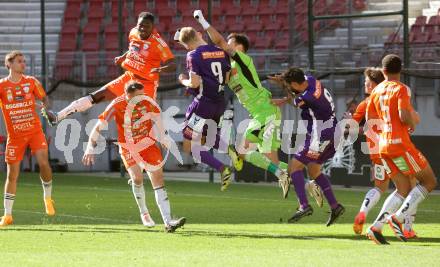 Fussball Bundesliga. SK Austria Klagenfurt gegen TSV Egger Glas Hartberg.  Nicolas Binder, Kosmas Gkezos (Klagenfurt),  Raphael Lukas Sallinger (Hartberg).  Klagenfurt, am 7.4.2024.
Foto: Kuess
www.qspictures.net
---
pressefotos, pressefotografie, kuess, qs, qspictures, sport, bild, bilder, bilddatenbank