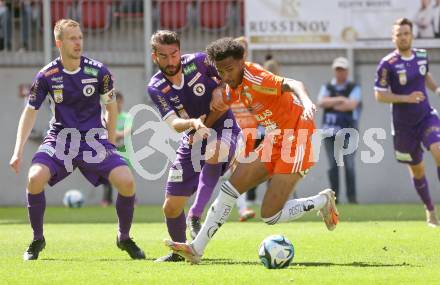 Fussball Bundesliga. SK Austria Klagenfurt gegen TSV Egger Glas Hartberg.  Kosmas Gkezos  (Klagenfurt),  Ruben Fritzner Providence (Hartberg).  Klagenfurt, am 7.4.2024.
Foto: Kuess
www.qspictures.net
---
pressefotos, pressefotografie, kuess, qs, qspictures, sport, bild, bilder, bilddatenbank