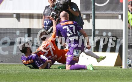 Fussball Bundesliga. SK Austria Klagenfurt gegen TSV Egger Glas Hartberg.  Kosmas Gkezos, Nicolas Wimmer (Klagenfurt), Dominik Prokop  (Hartberg).  Klagenfurt, am 7.4.2024.
Foto: Kuess
www.qspictures.net
---
pressefotos, pressefotografie, kuess, qs, qspictures, sport, bild, bilder, bilddatenbank