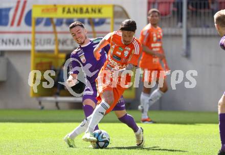 Fussball Bundesliga. SK Austria Klagenfurt gegen TSV Egger Glas Hartberg. Sinan Karweina   (Klagenfurt),  Dominik Prokop (Hartberg).  Klagenfurt, am 7.4.2024.
Foto: Kuess
www.qspictures.net
---
pressefotos, pressefotografie, kuess, qs, qspictures, sport, bild, bilder, bilddatenbank