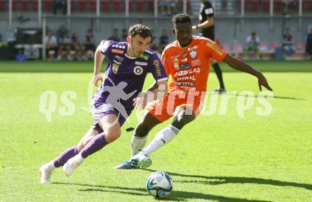 Fussball Bundesliga. SK Austria Klagenfurt gegen TSV Egger Glas Hartberg.  Andrew Irving, (Klagenfurt),  Ousmane Diakite  (Hartberg).  Klagenfurt, am 7.4.2024.
Foto: Kuess
www.qspictures.net
---
pressefotos, pressefotografie, kuess, qs, qspictures, sport, bild, bilder, bilddatenbank