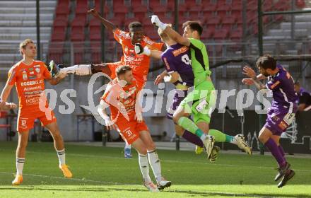 Fussball Bundesliga. SK Austria Klagenfurt gegen TSV Egger Glas Hartberg.  Nicolas Binder, Kosmas Gkezos (Klagenfurt), Raphael Lukas Sallinger, Thomas Rotter  (Hartberg).  Klagenfurt, am 7.4.2024.
Foto: Kuess
www.qspictures.net
---
pressefotos, pressefotografie, kuess, qs, qspictures, sport, bild, bilder, bilddatenbank