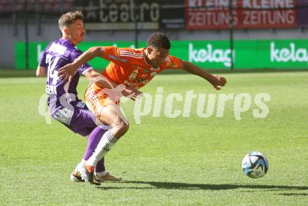Fussball Bundesliga. SK Austria Klagenfurt gegen TSV Egger Glas Hartberg.  Christopher Wernitznig (Klagenfurt),  Ibane Bowat  (Hartberg).  Klagenfurt, am 7.4.2024.
Foto: Kuess
www.qspictures.net
---
pressefotos, pressefotografie, kuess, qs, qspictures, sport, bild, bilder, bilddatenbank
