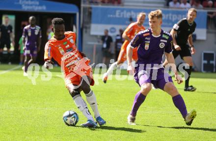 Fussball Bundesliga. SK Austria Klagenfurt gegen TSV Egger Glas Hartberg. Nicolas Binder,   (Klagenfurt),  Ousmane Diakite (Hartberg).  Klagenfurt, am 7.4.2024.
Foto: Kuess
www.qspictures.net
---
pressefotos, pressefotografie, kuess, qs, qspictures, sport, bild, bilder, bilddatenbank