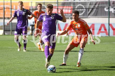 Fussball Bundesliga. SK Austria Klagenfurt gegen TSV Egger Glas Hartberg.  Christopher Wernitznig, (Klagenfurt), Ibane Bowat  (Hartberg).  Klagenfurt, am 7.4.2024.
Foto: Kuess
www.qspictures.net
---
pressefotos, pressefotografie, kuess, qs, qspictures, sport, bild, bilder, bilddatenbank