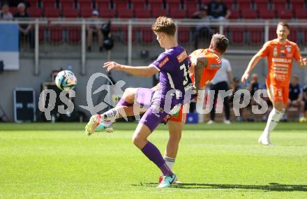 Fussball Bundesliga. SK Austria Klagenfurt gegen TSV Egger Glas Hartberg.  Jannik Robatsch,  (Klagenfurt),  Dominik Frieser (Hartberg).  Klagenfurt, am 7.4.2024.
Foto: Kuess
www.qspictures.net
---
pressefotos, pressefotografie, kuess, qs, qspictures, sport, bild, bilder, bilddatenbank