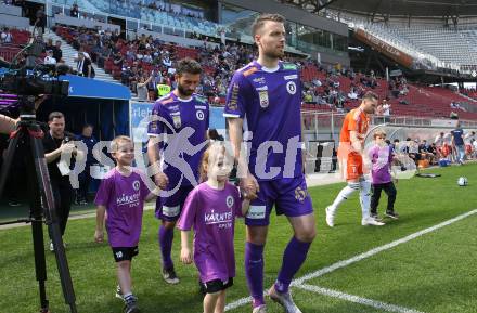 Fussball Bundesliga. SK Austria Klagenfurt gegen TSV Egger Glas Hartberg. Max Besuschkow, Kosmas Gkezos  (Klagenfurt). Klagenfurt, am 7.4.2024.
Foto: Kuess
www.qspictures.net
---
pressefotos, pressefotografie, kuess, qs, qspictures, sport, bild, bilder, bilddatenbank