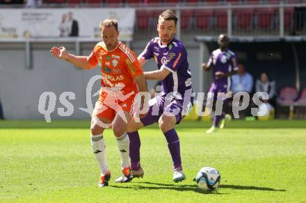 Fussball Bundesliga. SK Austria Klagenfurt gegen TSV Egger Glas Hartberg.  Max Besuschkow,(Klagenfurt),  Tobias Kainz  (Hartberg).  Klagenfurt, am 7.4.2024.
Foto: Kuess
www.qspictures.net
---
pressefotos, pressefotografie, kuess, qs, qspictures, sport, bild, bilder, bilddatenbank
