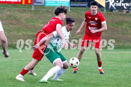 Fussball Unterliga Ost. Feldkirchen SV gegen Sirnitz. Sebastian Schmid  (Feldkirchen),  Tim Kandut (Sirnitz). Feldkirchen, am 13.4.2024.
Foto: Kuess
www.qspictures.net
---
pressefotos, pressefotografie, kuess, qs, qspictures, sport, bild, bilder, bilddatenbank