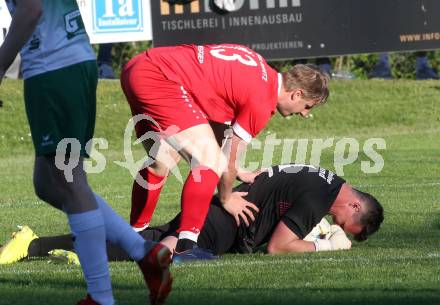 Fussball Unterliga Ost. Feldkirchen SV gegen Sirnitz.  Dario Pick (Feldkirchen),  Martin Hinteregger (Sirnitz).Feldkirchen, am 13.4.2024.
Foto: Kuess
www.qspictures.net
---
pressefotos, pressefotografie, kuess, qs, qspictures, sport, bild, bilder, bilddatenbank