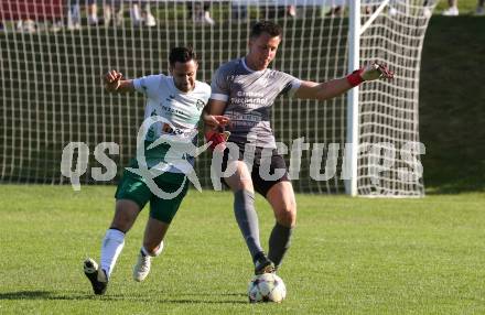 Fussball Unterliga Ost. Feldkirchen SV gegen Sirnitz.  Kevin Alfons Bretis (Feldkirchen),  Christian Fritzer (Sirnitz). Feldkirchen, am 13.4.2024.
Foto: Kuess
www.qspictures.net
---
pressefotos, pressefotografie, kuess, qs, qspictures, sport, bild, bilder, bilddatenbank