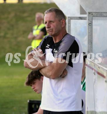 Fussball Unterliga Ost. Feldkirchen SV gegen Sirnitz. Trainer Robert Pozewaunig  (Feldkirchen),   Feldkirchen, am 13.4.2024.
Foto: Kuess
www.qspictures.net
---
pressefotos, pressefotografie, kuess, qs, qspictures, sport, bild, bilder, bilddatenbank