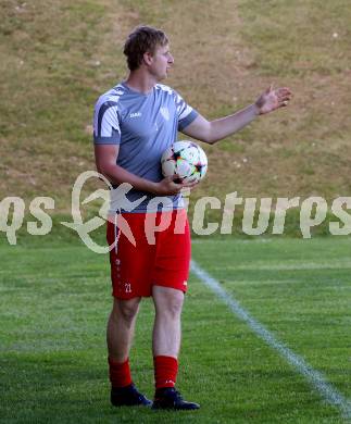 Fussball Unterliga Ost. Feldkirchen SV gegen Sirnitz.  Spielertrainer Martin Hinteregger  (Sirnitz). Feldkirchen, am 13.4.2024.
Foto: Kuess
www.qspictures.net
---
pressefotos, pressefotografie, kuess, qs, qspictures, sport, bild, bilder, bilddatenbank